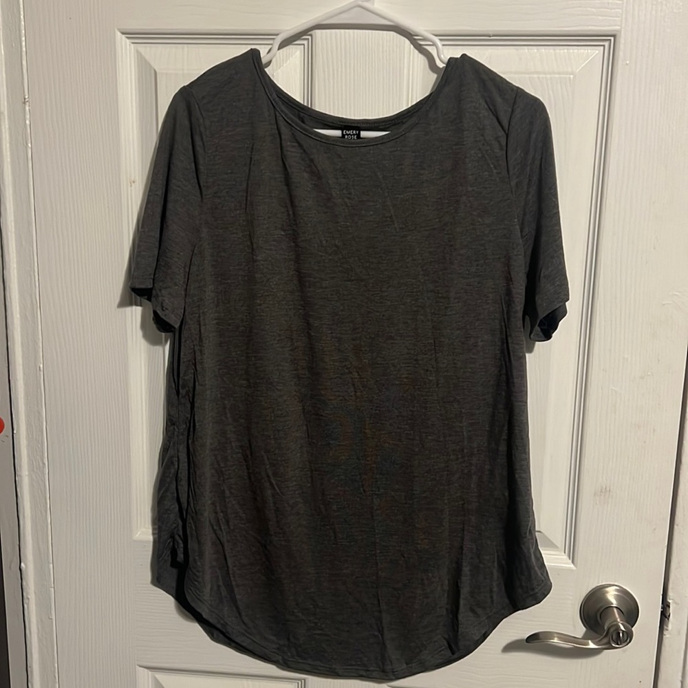EMERY ROSE Solid Curved Hem Tee
